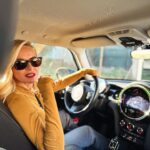 Maria Bekatorou Instagram - Στις καθημερινές μου διαδρομές, έχω παρέα το αγαπημένο μου Flexcar ! 🚗✨Ευχαριστώ @flexcar_gr για την άνεση και το στυλ που μου προσφέρετε. #FlexcarExperience #flexfamilyonfire