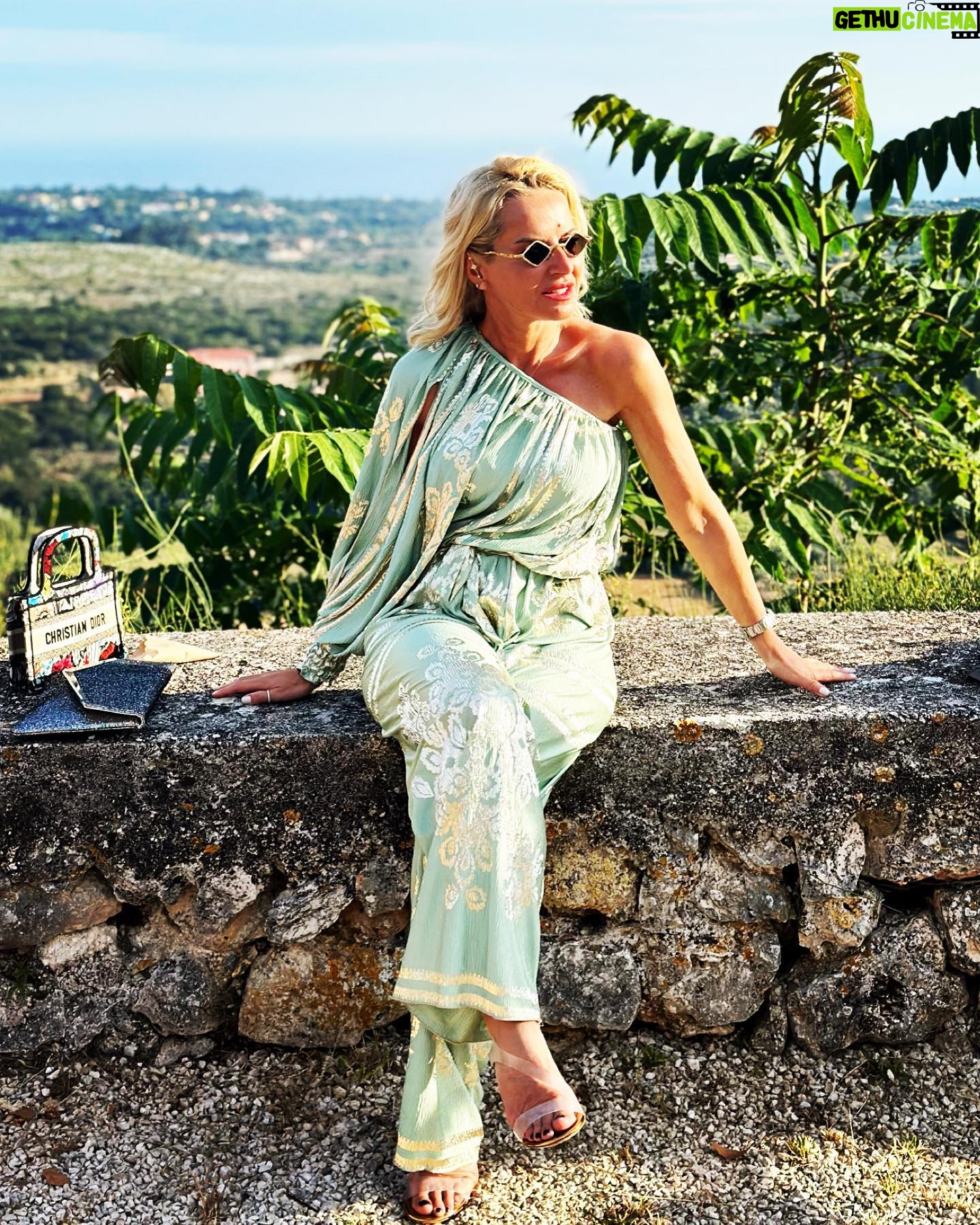 Maria Bekatorou - 8.1K Likes - Γάμος έγινε και όλα ήταν φανταστικά @passionalley #weddingday #giorgoseirini #myisland #weddingoutfit