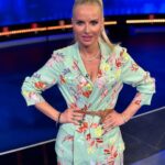 Maria Bekatorou Instagram - Εμείς επιμένουμε ανοιξιάτικα!Ραντεβού στις 18:30’ στο @megatvcom για ένα ωραίο απόγευμα! @bouloubasisv @elsaprotopsalti @christos_alexandropoulos @iro_krass #thechasegr #blessed #thankful #tomegatokalo