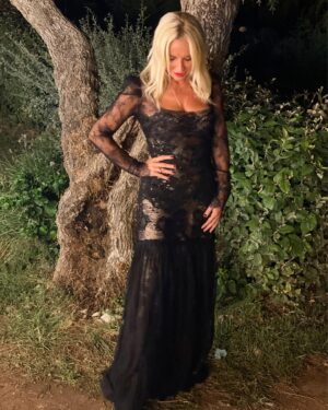 Maria Bekatorou Instagram - Ένα ωραίο βράδυ του Σεπτέμβρη στο γάμο του Μίλτου και της Μάγδας  @stefanidismiltos @magda_kaz4 🤍Αγαπημένοι μου @mirodesigners με κάνατε χαρούμενη 🤍 #themmwedding #friendshipquotes #blessed