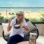 Maria Bekatorou Instagram - Να ξυπνάς το πρωί και να ξεκινάς την ημέρα σου με τις γεύσεις που αγαπάς…Τραγανές μπουκιές Quaker χωρίς ζάχαρη πρόσθετη με υπέροχη γεύση και άρωμα μήλο και κανέλα #quaker #recipes #oatrecipes #oat #psyrigos #startwithquaker #oeidikostivromi #breakfast Tag @quakergreece @quaker_cyprus