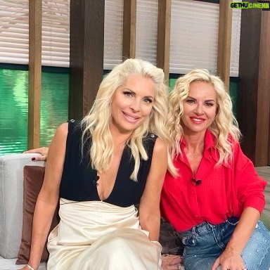 Maria Bekatorou Instagram - Αχ Ελένη με τα ωραία σου ❤️ @elenimenegaki #tomegatokalo #elenimenegaki #thankful #aboutyesterday #happywitheleni