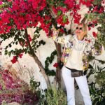 Maria Bekatorou Instagram - Χρόνια πολλά 💫Υγεία,χαρά,αγάπη…Πολλά τα μηνύματα των ημερών…Ας έχουμε τη ψυχική δύναμη να τα κατανοήσουμε και να νιώσουμε την απόλυτη ευγνωμοσύνη για όλα αυτά τα «καλά» που έχουμε στη ζωή μας.Η Ανάσταση έχει φως και αυτό εύχομαι να μας δείχνει το δρόμο…Τον προορισμό ας τον επιλέξουμε εμείς…Άλλωστε ο καθένας από εμάς έχει τα δικά του όνειρα…Χριστός Ανέστη 💫 #ᴇᴀsᴛᴇʀ2024 #blessed #thankful #spetses