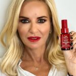 Maria Bekatorou Instagram - Η νέα εποχή στην περιποίηση μαλλιών είναι γεγονός! Με την νέα καινοτόμο σειρά #WellaULTIMATEREPAIR, τα μαλλιά γίνονται λεία, δυνατά και λαμπερά μέσα σε μόλις 90 δευτερόλεπτα! ❤️ Η σύνθεσή της με AHA και Ωμέγα-9 συμβάλλει στην  ενίσχυση της εσωτερικής ανθεκτικότητας της τρίχας  και στη δημιουργία ενός προστατευτικού φράγματος  των μαλλιών! Κάνε ένα δώρο στον εαυτό σου και απόκτησε τα πιο υγιή μαλλιά με την @wellahair.gr! #DamageRepair #HairCare #WellaCare