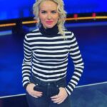 Maria Bekatorou Instagram - Θέλω τόσα πολλά να σας γράψω για το The Chase…Ζούμε δυνατές στιγμές και κάθε επεισόδιο δημιουργεί διαφορετικά συναισθήματα..Και προσωπικά νιώθω τεράστια χαρά κάθε φορά που πατάω το πόδι μου στο πλατώ.Και χαίρομαι διπλά γιατί συνειδητοποιώ ότι πλέον έχουμε κάθε απόγευμα το πιο ωραίο ραντεβού.Αισθάνθηκα,σήμερα,την ανάγκη να μοιραστώ μαζί σας τη συγκίνηση μου για το επεισόδιο που πρόκειται να παρακολουθήσετε.Γιατί σήμερα αποδεικνύεται περίτρανα πως η δύναμη της γνώσης μας κάνει καλύτερους ανθρώπους…Ένας από τους πιο ενδιαφέροντες παίκτες που έχουν έρθει ποτέ στο παιχνίδι,ο Νικόλας,σήμερα το απόγευμα έρχεται να μας εντυπωσιάσει και να μας συγκινήσει…Σας περιμένω ❤️ #blessed #thankful #thechasegr #nikolas #lavieestbelle