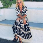 Maria Bekatorou Instagram - Τι όμορφη μέρα η σημερινή!Η Παναγία στο χωριό,στη Κεφαλονιά,ωραία λειτουργία,υπέροχες φωνές και χαρούμενοι άνθρωποι που συναντιούνται κάθε χρόνο στην εκκλησία…Και πάντα η ίδια σκέψη:Ευλογημένοι όλοι μας που είμαστε υγιείς και ξανασυναντιόμαστε! Και η Παναγία να μας φωτίζει…Και η ευχή είναι μία .Και του χρόνου με υγεία 🙏