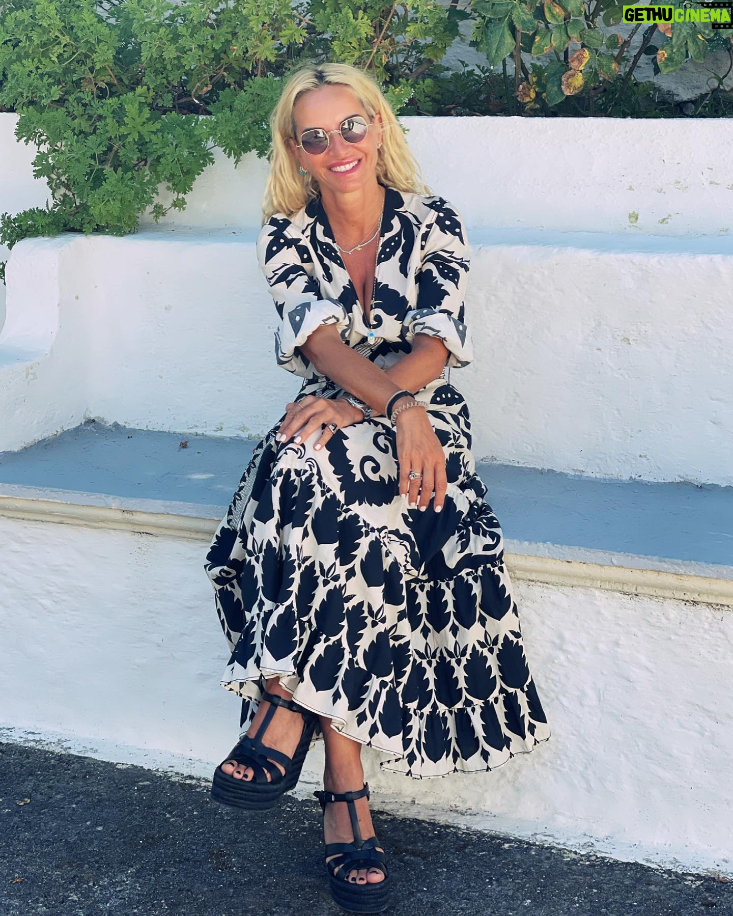 Maria Bekatorou - 9.7K Likes - Τι όμορφη μέρα η σημερινή!Η Παναγία στο χωριό,στη Κεφαλονιά,ωραία λειτουργία,υπέροχες φωνές και χαρούμενοι άνθρωποι που συναντιούνται κάθε χρόνο στην εκκλησία…Και πάντα η ίδια σκέψη:Ευλογημένοι όλοι μας που είμαστε υγιείς και ξανασυναντιόμαστε!
Και η Παναγία να μας φωτίζει…Και η ευχή είναι μία .Και του χρόνου με υγεία 🙏