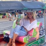 Maria Bello Instagram – Nothing better than a tuk tuk ride to a food market in Bangkok drinking a cold beer. #tuktukthailand 😎
