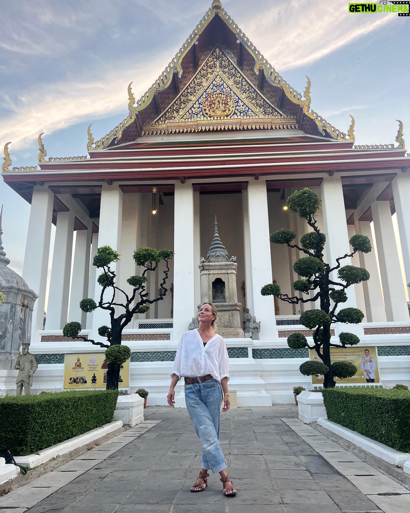 Maria Bello Instagram - Wow! Thailand is magical. Especially the street food. 😎