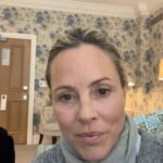 Maria Bello Instagram - “Andras” in Greek means human male and “pause” in Greek a cessation; so literally “andropause” is defined as a syndrome associated with a decrease in sexual satisfaction or a decline in a feeling of general well-being with low levels of testosterone in men as they age. Like menopausal women, men in mid-life who are crossing over to the second half also experience symptoms such as reduced muscle mass and strength, increased body fat, fatigue, hot flushes, night sweats, mood swings, anxiety, depression, as well as poor memory and concentration. Midlife hits us all, no matter your gender. So how do we together cross over successfully to a more fulfilling second half? Crossing over to more joy, more self acceptance and more confidence? I found the 7 tasks and they changed my whole experience.