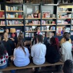 Maria Bello Instagram - Books have always been my hobby. I have a library I’ve accumulated over the years with some books that I’ve had since high school. That’s why I started doing literary salons in my library with bookseller Jeannine cook @harrietsbookshop. This month it was with author Arlan Hamilton @arlanwashere for her book Your First Million. Her personal story - from sleeping on the floor of the San Francisco airport in 2015, to being on the cover of Fast Company in 2018 with the headline “Venture Catalyst” is just the beginning. She now owns a huge venture capital firm @backstagecapital dedicated to investing in underestimated entrepreneurs. Her story is unbelievably inspiring. She writes that ANYONE can be a millionaire and that anyone can be TAUGHT to be a millionaire. If you’d like to read her story and find out the ins and outs of money order your copy from @harrietsbookshop