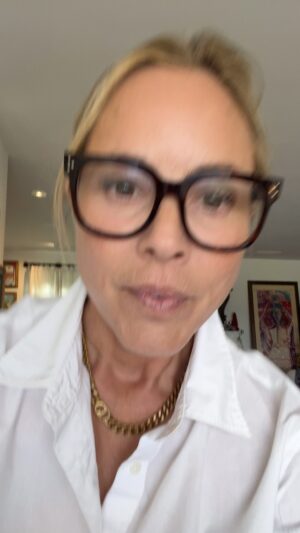 Maria Bello Instagram - I’ve worked a lot in my 30 years as an actor. Some jobs have been creatively fulfilling and some have not been. Some have paid me and some have not. Some people I worked with were assholes and most pretty great. Some were trustworthy and forthright and some definitely were not. So in my PAUSE I decided in the second half of my life to only work on projects if they had great writing and a great team and I was paid properly. And only with people who I liked and trusted and would have fun with. Lo and behold - BEEF @beef_netflix_official dropped out of the sky and I was nominated with the show for an Emmy and a critics choice award for the very first time. Thanks to the brilliance of the creator Lee Sung Jin, @aliwong @joeyunlee @youngmazino @ashleyparklady Steven Yuen and the whole cast and crew, I was able to stay true to my mission. A mission that evolved in my PAUSE. What do you want your work life to look like in the second half? Having a clearly defined intention lead me to being part of something at midlife that I would have never expected. Link in my bio to the interview about my journey @goldderby