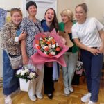 Maria Bersenyova Instagram - Легко и весело отыграли «Женихи по объявлению» в @theatrecomedy_ Я сначала не очень хотела🙈, а зря. 😅👌🏻 Мамочкам понравилось, это важно) 🥰 Спасибо команде за поддержку!🙏🏻😅 Ждем тех, кто не попал в прошлый раз, немного измененным составом )) 24 августа Д/К ВДНХ в 19.30 😉 Хорошее настроение гарантируем! #викториятарасова #владиславкотлярский #сергейдорогов