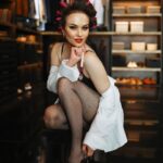 Maria Bersenyova Instagram - … и как говорит моя героиня … «Я - ИЗЮМИНКА… уже побывавшая в компоте» 👌🏻😅 Цифры в паспорте искренне удивляют )) во всем остальном … без лишних иллюзий 😉👍🏻 И это здорово! #хочухалвуемхочупряники Желаю себе выспаться и загореть) и принимаю поздравления 🤗 @alenagolub_fotograf_moskva_ 📸😘👌🏻 @golovina.stylist #mua 💄🫦
