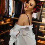 Maria Bersenyova Instagram - … и как говорит моя героиня … «Я - ИЗЮМИНКА… уже побывавшая в компоте» 👌🏻😅 Цифры в паспорте искренне удивляют )) во всем остальном … без лишних иллюзий 😉👍🏻 И это здорово! #хочухалвуемхочупряники Желаю себе выспаться и загореть) и принимаю поздравления 🤗 @alenagolub_fotograf_moskva_ 📸😘👌🏻 @golovina.stylist #mua 💄🫦