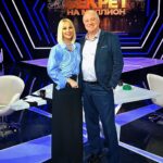 Maria Bersenyova Instagram - #секретнамиллион который сначала был секрет и нельзя было раскрывать героя, а потом #якаквсегда 🙃#и вовсе бы я не выложила бы даже наверное, не успевая, как сотни других, но… Мой вопрос для Володеньки был самым последним, времени было мало; я не успела сказать и одной десятой тех слов любви и обожания, которые хотела и которые безусловно заслуживает всеми бесконечно любимый наш #БорисНаумыч чудесный, неподражаемый, искрометный, добрый, душевный, трогательный… мой старший товарищ, коллега и просто друг #ВладимирСтержаков ♥️ @sterzhakov_official Даже моя мама позвонила мне высказать претензии, что я «практически ничего не сказала о том, как МЫ ВСЕ ЕГО ЛЮБИМ, обожаем, считаем своим родным😅 … и какой Володя прекрасный и замечательный артист и человек» 😅🙈… Я оправдывалась как могла (ну, на самом деле все было очень быстро, суета, кому на поезд, кому на самолет… ну да ладно), но поняла, что даже для самой себя все это не очень убедительно звучит, ведь я и правда не успела, а очень хотела бы, чтобы ВСЕ (если еще кто не знает😅🙌🏻) а кто знает еще раз услышали, все то, что я написала выше! Это чистая правда! Любимый наш, дорогой, чудесный Володенька! Наш Мёд! Наше солнышко! Наш аккумулятор и генератор! Наш вечный двигатель, надёжный тыл и крепкое плечо! Как я счастлива, что однажды профессия и счастливый случай подарили мне нашу встречу и такой длительный период прекрасной, нелегкой, но такой интересной и плодотворной совместной работы! 🥲🙏🏻 Даст Бог не последней))) Благодарна судьбе за то, что знаю тебя! Горжусь!!! ЛЮБЛЮ ВСЕГДА!!! и знай, все что ни попросишь…😅🙌🏻 Все сделаю, что могу и … что не могу тоже!♥️ С нетерпением жду наших встреч! Привет огромный от моей мамочки! 💋 Будь здоров, счастлив, любим, вдохновлен и радостен! Всегда твоя «пчёлка» 🐝 @olgagrinyuk @olgagrinyuk_shop #style 💚 ЛЮБИТЕ ЛИ ВЫ ВЛАДИМИРА ТАК, как люблю его я? 😅