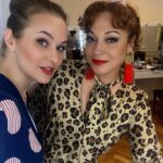 Maria Bersenyova Instagram - Легко и весело отыграли «Женихи по объявлению» в @theatrecomedy_ Я сначала не очень хотела🙈, а зря. 😅👌🏻 Мамочкам понравилось, это важно) 🥰 Спасибо команде за поддержку!🙏🏻😅 Ждем тех, кто не попал в прошлый раз, немного измененным составом )) 24 августа Д/К ВДНХ в 19.30 😉 Хорошее настроение гарантируем! #викториятарасова #владиславкотлярский #сергейдорогов