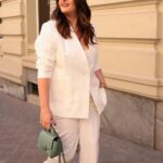 Maria Botelho Moniz Instagram – Obrigada à @luxwoman_pt pela bonita matéria, à @lancomeofficial pela bonita viagem e ao @joaopaulo____________ pelas bonitas fotografias. A revista já está nas bancas com a mais bonita na capa @claudiavieiraoficial 🩷