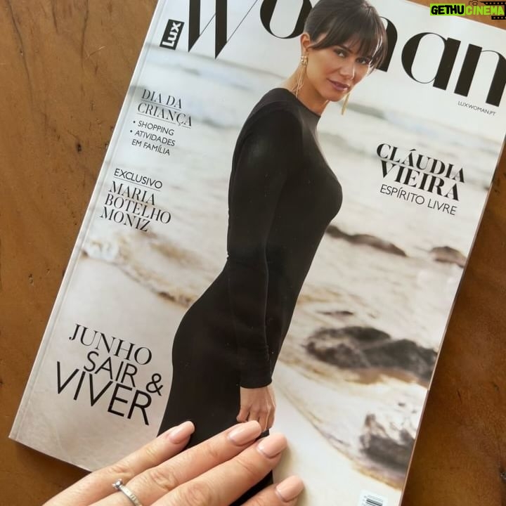 Maria Botelho Moniz Instagram - Obrigada à @luxwoman_pt pela bonita matéria, à @lancomeofficial pela bonita viagem e ao @joaopaulo____________ pelas bonitas fotografias. A revista já está nas bancas com a mais bonita na capa @claudiavieiraoficial 🩷