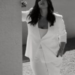 Maria Botelho Moniz Instagram – Obrigada à @luxwoman_pt pela bonita matéria, à @lancomeofficial pela bonita viagem e ao @joaopaulo____________ pelas bonitas fotografias. A revista já está nas bancas com a mais bonita na capa @claudiavieiraoficial 🩷
