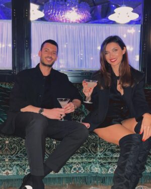 Maria Cerqueira Gomes Instagram - 🥂 meu amigo @ruben_rua!

Que seja um ano em GRANDE, cheio de amor e sonhos realizados!

Que contes sempre comigo… o silêncio que equilibra as tuas explicações, a passividade que às vezes tanto te irrita mas eu sei que valorizas!😂😏 

Estou aqui! ❤️