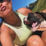 Maria Cerqueira Gomes Instagram - Não me dá descanso! Pior do que treinar com a @pick_bykika 🤭Treino com uma sombra…😏 #samba