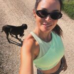 Maria Cerqueira Gomes Instagram - Não me dá descanso! Pior do que treinar com a @pick_bykika 🤭Treino com uma sombra…😏 #samba