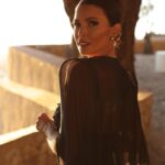 Maria Cerqueira Gomes Instagram - Prometo que é o último! 😂 Tenho muita sorte. Obrigada à minha equipa que tornam estes momentos únicos e tão especiais ! @naughtyboysagency @goncalomello @helenavazpereira @martacruz_makeup_lifestyle