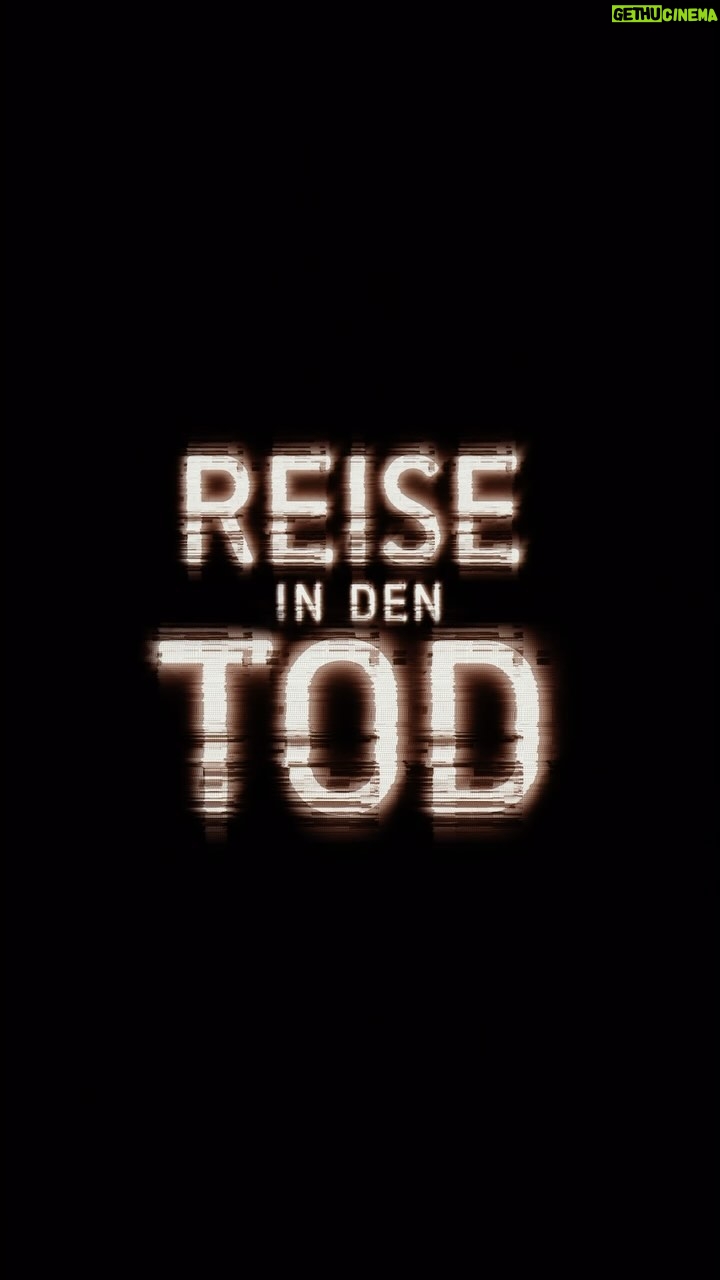 Maria Ehrich Instagram - Jetzt ist es raus: @ehrlichmaria und @carocult sind die neuen Hosts bei Reise in den Tod 🛫🪦 Und noch etwas ist neu! Statt wie gewohnt alle zwei Wochen könnt ihr den beiden jetzt wöchentlich zuhören - jeden Donnerstag, nur bei Podimo. 💜 #reiseindentod #truecrime #truecrimepodcast #truecrimedeutschland #truecrimedoku #podcast #podcasts #deutschepodcasts #podimo #podimode #mariaehrich #carocult