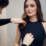 Maria Ehrich Instagram – Was war DAS DENN?! 🥹🤯💕👑 Wir hatten gestern eine so unglaublich schöne Münchner Premiere von Chantal im Märchenland! Ich bin immer noch völlig hin und weg. So viele Lacher, so viel Liebe – schon lange nicht mehr so nen fetten Film gemacht. Geht mal bitte ab dem 28.03. alle ins Kino 🍿! Ihr werdet es nicht bereuen! @chantalfilm 
Hier wird noch einiges an Content folgen die nächsten Tage über (schon alleine, weil es morgen direkt weitergeht mit dem Premieren Wirbelwind 👉🏻 Berlin), aber jetzt erstmal 
vielen, vielen Dank, an das allerbeste Glam Team! Wie selbstbewusst ihr mich gemacht habt – hach:
H&M by @philippverheyen 👑 & assistant @tillzettl ✨
Styling by @luijvpi 💫 
Fotos by @patricebrylla 🫶
💜💜💜