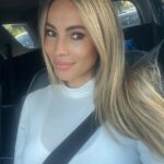 Maria Hering Instagram - Happy day ☀️some quotes of the week .. which one is your favorite? . #enjoythemoment, #quotesoftheweek, #carselfie, #freshhair, #love, #thankyou
