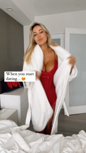 Maria Hering Instagram - When you start dating vs. when you moved together 😁.. who can relate 😅 
.
#funreel, #enjoythemoment, #fun, #dating, #relashionshipgoals,