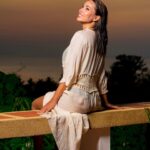 Maria Hering Instagram - Throwback 🤩.. when I stranded unpredicted in Thailand .. on the beautiful island koh tao .. over 2 years ago .. and this is not a photo wall it was actually the daily sunset 🌅.. I’m so glad I made this experience.. i also dyed my hair spontaneous brown in bangkok which turned very fast green .. 😅sometimes you need to embrace the unknown and you will be rewarded with unforgettable memories 💛 . 📸 @bastien_soleil . #thailand, #trowback, #creatingmemories, #kohtao, #sunset, #enjoythemoment, #love, #light, #travel, #adventure, #bangkok, #adventure