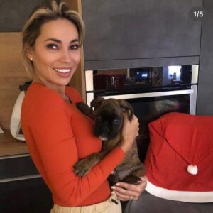 Maria Hering Instagram - Family time with two 🐶🐶.. the new dog of my mom grew up really fast 😅.. E-Jay in December 2021 vs. July 2022 .. this charming, sweet, chaotic and young boxer lady is totally in love with Napoleon and they are playing non stop with each other 😅 .. i love watching them play and tease each other .. #newbestfriends 
.
#enjoythemoment, #doglove, #frenchbulldogwithboxer, #crazydoggang, #inlove, #napoleonontour, #love, #grateful, #thankyou, #naugthygang