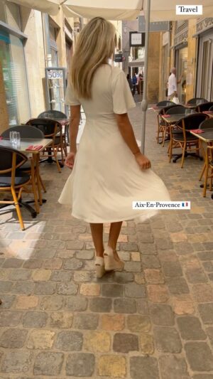 Maria Hering Instagram - Charming market in the heart of Aix-En-Provence .. 🇫🇷 
.
#enjoythejourney, #Traveling, #southoffrance, #husbandandwifeyontour