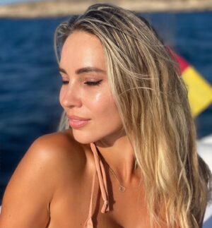 Maria Hering Instagram - The best thing about memories, is making them 🫶 thanks to everyone who was part of it ☀️ .. 
.
, #makingmemories, #watershower, #enjoythemoment, #love, #nevergiveup, #powerofpositivity, #powerofgratitude, #boatday, #palmademallorca, #summer2022, #dancing, #rosekindofday, #thankyou