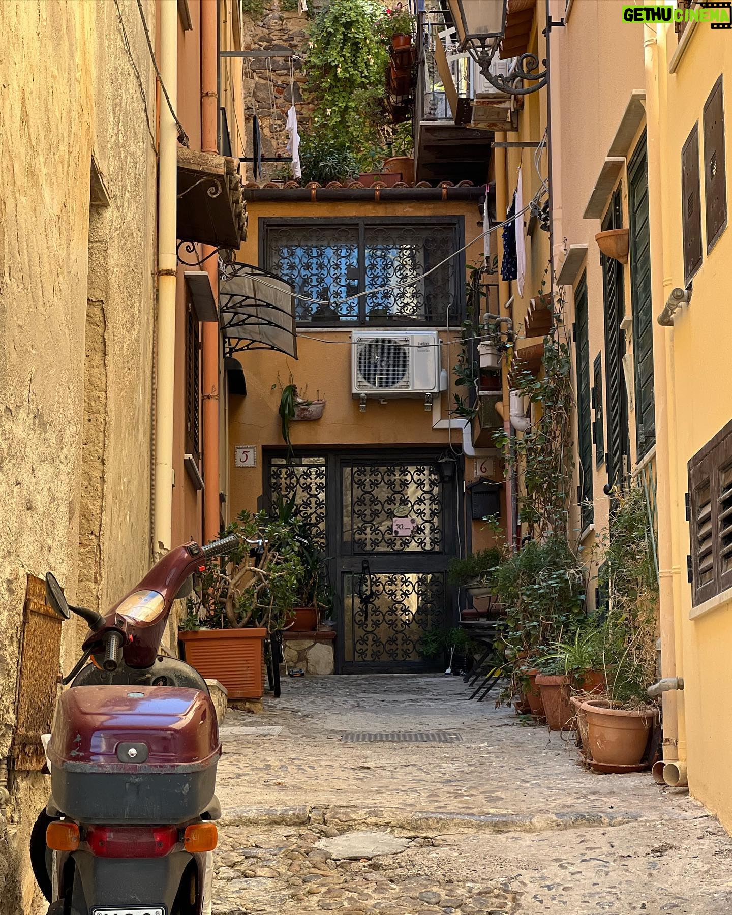 Maria Hering Instagram - When exploring Cefalu in Italy 🇮🇹.. #makingmemories . #cefalu, #enjoylife, #enjoythemoment, #roadtrip, #timmytripod, #love, #powerofpositivity, #outofcomfortezone, #husbandandwifeyontour, #oldtown, #history, #nevergiveup