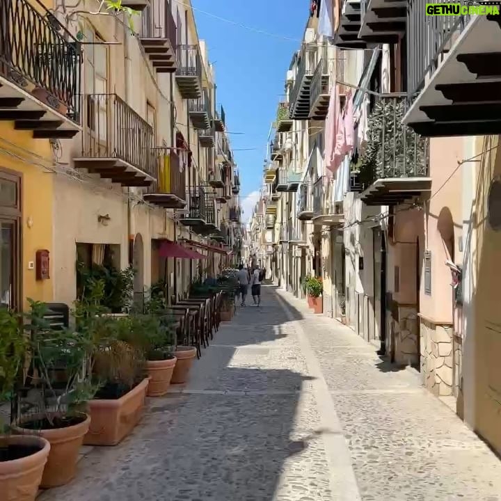 Maria Hering Instagram - When exploring Cefalu in Italy 🇮🇹.. #makingmemories . #cefalu, #enjoylife, #enjoythemoment, #roadtrip, #timmytripod, #love, #powerofpositivity, #outofcomfortezone, #husbandandwifeyontour, #oldtown, #history, #nevergiveup