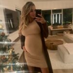 Maria Hering Instagram - Loading 🐣 almost there 😅 thanks for having us at @zuri_miami for the friends and family opening 🙌 Best Mediterranean Food and Atmosphere ✨loved it .. . #zurimiami, #bestrestaurantsmiami, #enjoythemoment, #greatful, #almostthere, #husbandandwifeyontour, #9monthpregnant