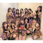 Maria Makino Instagram - ♡ ♡ ✨🎶モーニング娘。'24 コンサートツアー春 MOTTO MORNING MUSUME。🎶✨ とってもありがとうございました🐰💕 🎀🎀🎀 2024.5.11🎏広島公演 今日は岡村ほまれちゃんに1本で締めてもらいたいと思います❣️ 5月9日お誕生日おめでとう🎂✨ それでは、ほまれよろしくじゃくー🌻 「よろしくじゃくー🌻」「よー👏」byほまれ💛 & 今日は広島❤️ 6月2日は北広島🐻 みんなー❣️エスコンフィールドHOKKAIDOに会いに来てねー🌈 🎀🎀🎀🎀🎀🎀🎀🎀🎀🎀 2024.5.12🍑岡山公演 今日は、皆さんにご報告があります🐰 日本プロ野球名球会のオフィシャルサイトにマリア載っちゃった❣️❣️ 「すごい！どうやって載ってるの？」by生田衣梨奈さん💚 「まりあがこうやって(ワインドアップ)してて、古田敦也会長がこうやって(キャッチャーの構え)してる写真です！」 『推しの木』FODプレミアムで配信中です⚾️ ぜひご覧ください✨ よろしくじゃくー🌻🌻 & おつかれさまでーす🎤 えー、 これが今年のファイターズです❣️ まちがえた、モーニング娘｡です❣️❣️ それでは小田さくらさんに1本で締めてもらいたいとおもいます🌸 「よー👏」by小田さくらさん🌸 ↑ まりあMCでお話しました🐰💕 ♡ ♡ #むすびのむさし 🍙❤️ #敷島堂 🍵💕 #わらピ #モーニング娘24 #石田亜佑美 さん💙 #岡村ほまれ ちゃん💛 #櫻井梨央 ちゃん☕️💕 #牧野真莉愛