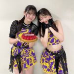 Maria Makino Instagram - ♡ ♡ ✨🎶モーニング娘。'24 コンサートツアー春 MOTTO MORNING MUSUME。🎶✨ とってもありがとうございました🐰💕 🎀🎀🎀 2024.5.11🎏広島公演 今日は岡村ほまれちゃんに1本で締めてもらいたいと思います❣️ 5月9日お誕生日おめでとう🎂✨ それでは、ほまれよろしくじゃくー🌻 「よろしくじゃくー🌻」「よー👏」byほまれ💛 & 今日は広島❤️ 6月2日は北広島🐻 みんなー❣️エスコンフィールドHOKKAIDOに会いに来てねー🌈 🎀🎀🎀🎀🎀🎀🎀🎀🎀🎀 2024.5.12🍑岡山公演 今日は、皆さんにご報告があります🐰 日本プロ野球名球会のオフィシャルサイトにマリア載っちゃった❣️❣️ 「すごい！どうやって載ってるの？」by生田衣梨奈さん💚 「まりあがこうやって(ワインドアップ)してて、古田敦也会長がこうやって(キャッチャーの構え)してる写真です！」 『推しの木』FODプレミアムで配信中です⚾️ ぜひご覧ください✨ よろしくじゃくー🌻🌻 & おつかれさまでーす🎤 えー、 これが今年のファイターズです❣️ まちがえた、モーニング娘｡です❣️❣️ それでは小田さくらさんに1本で締めてもらいたいとおもいます🌸 「よー👏」by小田さくらさん🌸 ↑ まりあMCでお話しました🐰💕 ♡ ♡ #むすびのむさし 🍙❤️ #敷島堂 🍵💕 #わらピ #モーニング娘24 #石田亜佑美 さん💙 #岡村ほまれ ちゃん💛 #櫻井梨央 ちゃん☕️💕 #牧野真莉愛