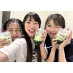 Maria Makino Instagram - ♡ ♡ ✨🎶モーニング娘。'24 コンサートツアー春 MOTTO MORNING MUSUME。🎶✨ とってもありがとうございました🐰💕 🎀🎀🎀 2024.5.11🎏広島公演 今日は岡村ほまれちゃんに1本で締めてもらいたいと思います❣️ 5月9日お誕生日おめでとう🎂✨ それでは、ほまれよろしくじゃくー🌻 「よろしくじゃくー🌻」「よー👏」byほまれ💛 & 今日は広島❤️ 6月2日は北広島🐻 みんなー❣️エスコンフィールドHOKKAIDOに会いに来てねー🌈 🎀🎀🎀🎀🎀🎀🎀🎀🎀🎀 2024.5.12🍑岡山公演 今日は、皆さんにご報告があります🐰 日本プロ野球名球会のオフィシャルサイトにマリア載っちゃった❣️❣️ 「すごい！どうやって載ってるの？」by生田衣梨奈さん💚 「まりあがこうやって(ワインドアップ)してて、古田敦也会長がこうやって(キャッチャーの構え)してる写真です！」 『推しの木』FODプレミアムで配信中です⚾️ ぜひご覧ください✨ よろしくじゃくー🌻🌻 & おつかれさまでーす🎤 えー、 これが今年のファイターズです❣️ まちがえた、モーニング娘｡です❣️❣️ それでは小田さくらさんに1本で締めてもらいたいとおもいます🌸 「よー👏」by小田さくらさん🌸 ↑ まりあMCでお話しました🐰💕 ♡ ♡ #むすびのむさし 🍙❤️ #敷島堂 🍵💕 #わらピ #モーニング娘24 #石田亜佑美 さん💙 #岡村ほまれ ちゃん💛 #櫻井梨央 ちゃん☕️💕 #牧野真莉愛
