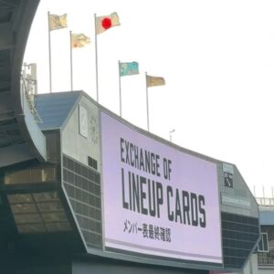 Maria Makino Instagram - ♡
♡
⚾️2024 パーソル パシフィック・リーグ公式戦⚾️
千葉ロッテマリーンズVS.北海道日本ハムファイターズ
2024.5.17🌈ZOZOマリンスタジアム
🐰💖🐰💖🐰💖🐰💖
15:30到着🐰※お仕事終わったあと
チケット購入後、からあげ大将亭へ行きました🌈
紅しょうがからあげ、 パッケージ変わってた❣️❣️
🐻‍🐻‍🐿🦊
⚾️練習⚾️
ごーくん💗💗💗💗💗💗💗
つーたん登場❤️✨
りゅうちゃん遠くだったけど、手振ってくれた🐰💜
建山コーチに手振ったよ🐰まりあ
⚾️試合⚾️
つーたんキラッキラしてる❤️❤️❤️今日も。
ごーくんヒット&ごーくんの二盗三盗👑💗💗💗💗💗💗💗
ごーくんどこにいても、まりあは見つけれる🐰💗💗💗💗💗💗💗
うち追いついたのと、その後点とられなくてよかった❣️❣️まじありがとう💖ファイターズ。
🐻‍🐻‍🐿🦊
🎀こんた姉さん＆ごーくん好きな姉ちゃん「鎌ケ谷行ってきた」って🐻💚
🎀姉がおやつくれた✨✨
🎀“どこの球場にもいるマダム”いつも最前列💗お手紙&プレゼントありがとう💌
🎀癒やしのめっちゃかわいい子に会えた🐰💕💕
🎀内野にいたけど外野席買いなおして移動してきたお友だち(まりあ5歳のときからの)に会えて嬉しかった🐰💕
🐻‍🐻‍🐿🦊
✨LOVE❤️新庄✨
まりあより
♡
♡

#LOVE新庄 ❤️
#北海道日本ハムファイターズ 🐻🐻🐿🦊 #lovefighters
#モーニング娘24 #牧野真莉愛