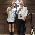 Maria Makino Instagram - ♡ ♡ 💖小村勝球団社長💖 大きいファイターズロゴ入ってるお洋服も、めっちゃ素敵✨✨✨ 🎀 ES CON FIELD HOKKAIDOへ行きました⚾️2024.5.15 ♡ ♡ #小村勝 球団社長💖 #LOVE新庄 ❤️ #北海道日本ハムファイターズ 🐻🐻🐿🦊 #lovefighters #モーニング娘24 #牧野真莉愛