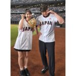 Maria Makino Instagram – ♡
♡
✨《日韓ドリームプレーヤーズゲーム》プロモーションイベント✨
糸井嘉男さん登場❣️❣️❣️
2024.6.2⚾️ES CON FIELD HOKKAIDO

🎀⚾️🎀⚾️🎀⚾️🎀⚾️🎀⚾️🎀

💖よっぴっぴ💖

🐥球場入りよっぴっぴ
「まりあちゃーん！！今日は打つで！！！」
よっぴっぴが言いました。そして握手してくれました🌈
よっぴっぴはめっちゃでかくて、声も大きくて、まりあはよっぴっぴに会ってもっと元気になりました。
エネルギー与えてくれるよっぴっぴ✨

🐥打ち合わせよっぴっぴ
「まりあ、SHAKE踊れます！」
「えー！踊れんの！？俺勇気100%踊れる」byよっぴっぴ
よっぴっぴワールド🌈ずっとよっぴっぴでした✨✨✨

🐥VSよっぴっぴ
まりあとってもすごかったです🔥🔥🔥
一球勝負が終わってすぐ「もう1回投げるの？すごいね」byよっぴっぴ

🐥ひみつのよっぴっぴ
「よっぴっぴ。まりあちゃんは、よっぴっ“ぴ”やねん。“ぴ”が1個多いねん！」byよっぴっぴ

今この瞬間(とき)に　輝き放て
男 糸井 力強く　突き進め前へ
♡
♡
【撮影協力】
石田亜佑美さん📸6枚目動画
大阪のじぇーくんお姉さん📸7.8.9.10枚目

#糸井嘉男 さん💖
#よっぴっぴ 🐥💕
#日韓ドリームプレーヤーズ ⚾️
#LOVE新庄 ❤️
#lovefighters 🐻🐻🐿🦊 #北海道日本ハムファイターズ 💖
#GAORA ⚾️
#モーニング娘24 #牧野真莉愛