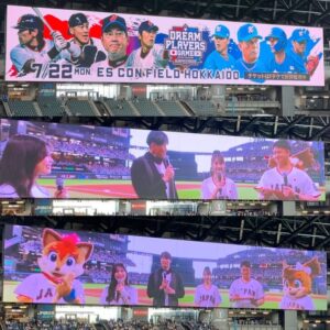 Maria Makino Instagram - ♡
♡
✨《日韓ドリームプレーヤーズゲーム》プロモーションイベント✨
糸井嘉男さん登場❣️❣️❣️
2024.6.2⚾️ES CON FIELD HOKKAIDO

🎀⚾️🎀⚾️🎀⚾️🎀⚾️🎀⚾️🎀

💖よっぴっぴ💖

🐥球場入りよっぴっぴ
「まりあちゃーん！！今日は打つで！！！」
よっぴっぴが言いました。そして握手してくれました🌈
よっぴっぴはめっちゃでかくて、声も大きくて、まりあはよっぴっぴに会ってもっと元気になりました。
エネルギー与えてくれるよっぴっぴ✨

🐥打ち合わせよっぴっぴ
「まりあ、SHAKE踊れます！」
「えー！踊れんの！？俺勇気100%踊れる」byよっぴっぴ
よっぴっぴワールド🌈ずっとよっぴっぴでした✨✨✨

🐥VSよっぴっぴ
まりあとってもすごかったです🔥🔥🔥
一球勝負が終わってすぐ「もう1回投げるの？すごいね」byよっぴっぴ

🐥ひみつのよっぴっぴ
「よっぴっぴ。まりあちゃんは、よっぴっ“ぴ”やねん。“ぴ”が1個多いねん！」byよっぴっぴ

今この瞬間(とき)に　輝き放て
男 糸井 力強く　突き進め前へ
♡
♡
【撮影協力】
石田亜佑美さん📸6枚目動画
大阪のじぇーくんお姉さん📸7.8.9.10枚目

#糸井嘉男 さん💖
#よっぴっぴ 🐥💕
#日韓ドリームプレーヤーズ ⚾️
#LOVE新庄 ❤️
#lovefighters 🐻🐻🐿🦊 #北海道日本ハムファイターズ 💖
#GAORA ⚾️
#モーニング娘24 #牧野真莉愛