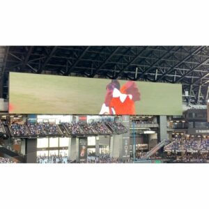 Maria Makino Instagram - ♡
♡
✨《日韓ドリームプレーヤーズゲーム》プロモーションイベント✨
糸井嘉男さん登場❣️❣️❣️
2024.6.2⚾️ES CON FIELD HOKKAIDO

🎀⚾️🎀⚾️🎀⚾️🎀⚾️🎀⚾️🎀

💖よっぴっぴ💖

🐥球場入りよっぴっぴ
「まりあちゃーん！！今日は打つで！！！」
よっぴっぴが言いました。そして握手してくれました🌈
よっぴっぴはめっちゃでかくて、声も大きくて、まりあはよっぴっぴに会ってもっと元気になりました。
エネルギー与えてくれるよっぴっぴ✨

🐥打ち合わせよっぴっぴ
「まりあ、SHAKE踊れます！」
「えー！踊れんの！？俺勇気100%踊れる」byよっぴっぴ
よっぴっぴワールド🌈ずっとよっぴっぴでした✨✨✨

🐥VSよっぴっぴ
まりあとってもすごかったです🔥🔥🔥
一球勝負が終わってすぐ「もう1回投げるの？すごいね」byよっぴっぴ

🐥ひみつのよっぴっぴ
「よっぴっぴ。まりあちゃんは、よっぴっ“ぴ”やねん。“ぴ”が1個多いねん！」byよっぴっぴ

今この瞬間(とき)に　輝き放て
男 糸井 力強く　突き進め前へ
♡
♡
【撮影協力】
石田亜佑美さん📸6枚目動画
大阪のじぇーくんお姉さん📸7.8.9.10枚目

#糸井嘉男 さん💖
#よっぴっぴ 🐥💕
#日韓ドリームプレーヤーズ ⚾️
#LOVE新庄 ❤️
#lovefighters 🐻🐻🐿🦊 #北海道日本ハムファイターズ 💖
#GAORA ⚾️
#モーニング娘24 #牧野真莉愛