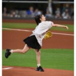 Maria Makino Instagram – ♡
♡
✨《日韓ドリームプレーヤーズゲーム》プロモーションイベント✨
糸井嘉男さん登場❣️❣️❣️
2024.6.2⚾️ES CON FIELD HOKKAIDO
🎀⚾️🎀⚾️🎀⚾️🎀⚾️🎀⚾️🎀
💖よっぴっぴ💖
🐥球場入りよっぴっぴ
「まりあちゃーん!!今日は打つで!!!」
よっぴっぴが言いました。そして握手してくれました🌈
よっぴっぴはめっちゃでかくて、声も大きくて、まりあはよっぴっぴに会ってもっと元気になりました。
エネルギー与えてくれるよっぴっぴ✨
🐥打ち合わせよっぴっぴ
「まりあ、SHAKE踊れます!」
「えー!踊れんの!?俺勇気100%踊れる」byよっぴっぴ
よっぴっぴワールド🌈ずっとよっぴっぴでした✨✨✨
🐥VSよっぴっぴ
まりあとってもすごかったです🔥🔥🔥
一球勝負が終わってすぐ「もう1回投げるの?すごいね」byよっぴっぴ
🐥ひみつのよっぴっぴ
「よっぴっぴ。まりあちゃんは、よっぴっ“ぴ”やねん。“ぴ”が1個多いねん!」byよっぴっぴ
今この瞬間(とき)に 輝き放て
男 糸井 力強く 突き進め前へ
♡
♡
【撮影協力】
石田亜佑美さん📸6枚目動画
大阪のじぇーくんお姉さん📸7.8.9.10枚目
#糸井嘉男 さん💖
#よっぴっぴ 🐥💕
#日韓ドリームプレーヤーズ ⚾️
#LOVE新庄 ❤️
#lovefighters 🐻🐻🐿🦊 #北海道日本ハムファイターズ 💖
#GAORA ⚾️
#モーニング娘24 #牧野真莉愛