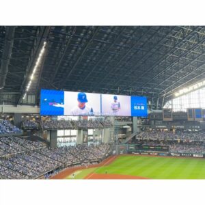 Maria Makino Instagram - ♡
♡
⚾️日本生命セ･パ交流戦2024⚾️
北海道日本ハムファイターズVS.横浜DeNAベイスターズ
2024.6.1🐻ES CON FIELD HOKKAIDO
🐻🐻🐿🦊
うちの試合行きました💖応援❣️❣️❣️
LOVE❤️新庄
でもそのことはこんどはなします🦊❄️つづく
♡
♡

#小村勝 球団社長💕
#LOVE新庄 ❤️
#lovefighters 🐻🐻🐿🦊 #北海道日本ハムファイターズ 💖
#モーニング娘24 #牧野真莉愛
