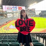 Maria Makino Instagram - ♡ ♡ ⚾️日本生命セ･パ交流戦2024⚾️ 北海道日本ハムファイターズVS.横浜DeNAベイスターズ 2024.5.31🐻ES CON FIELD HOKKAIDO 🐻🐻🐿🦊 うちの試合行きました💖応援❣️❣️❣️ LOVE❤️新庄 つづく🐰“まりブロ”みてね ♡ ♡ #LOVE新庄 ❤️ #lovefighters 🐻🐻🐿🦊 #北海道日本ハムファイターズ 💖 #モーニング娘24 #牧野真莉愛